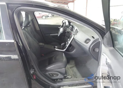 2016 Volvo V60 T5 Drive-E Premier из США, поврежденный, VIN YV140MEK0G1287597